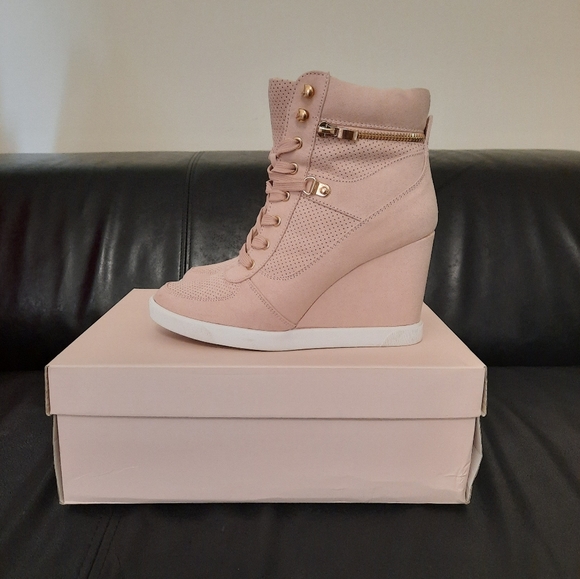 Light mauve faux suede wedge heel sneakers - Picture 3 of 4